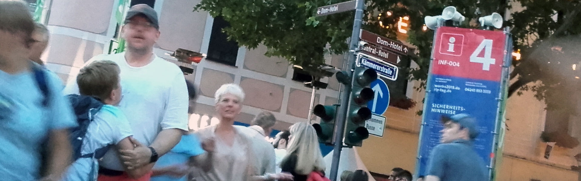 NIKOS auf einem Stadtfest: Bühnen und Besucherströme in der Innenstadt